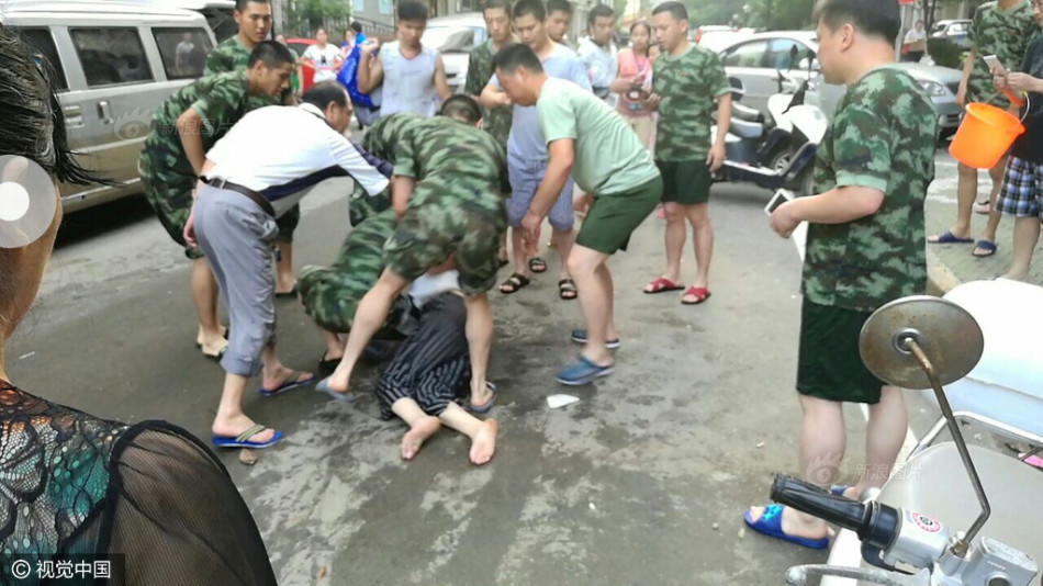 洛奇英雄传