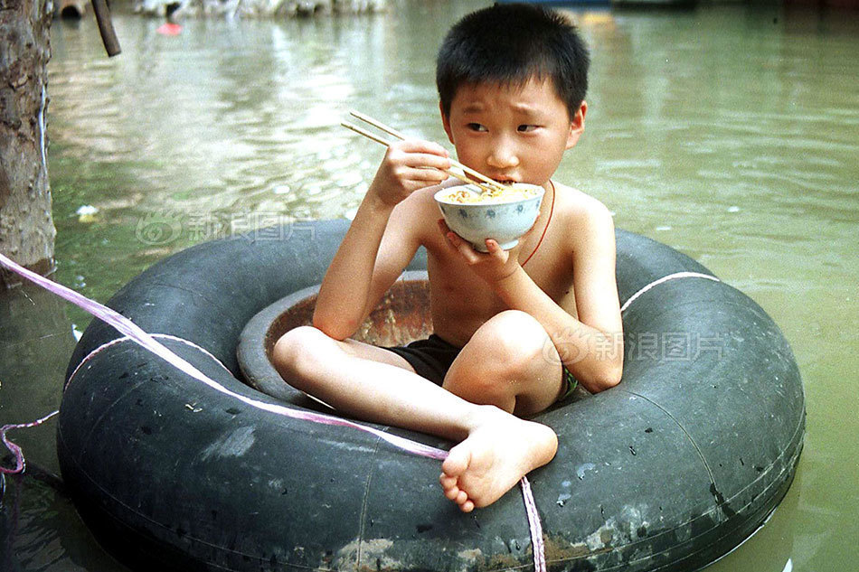 张筱雨两腿之间毛毛图片