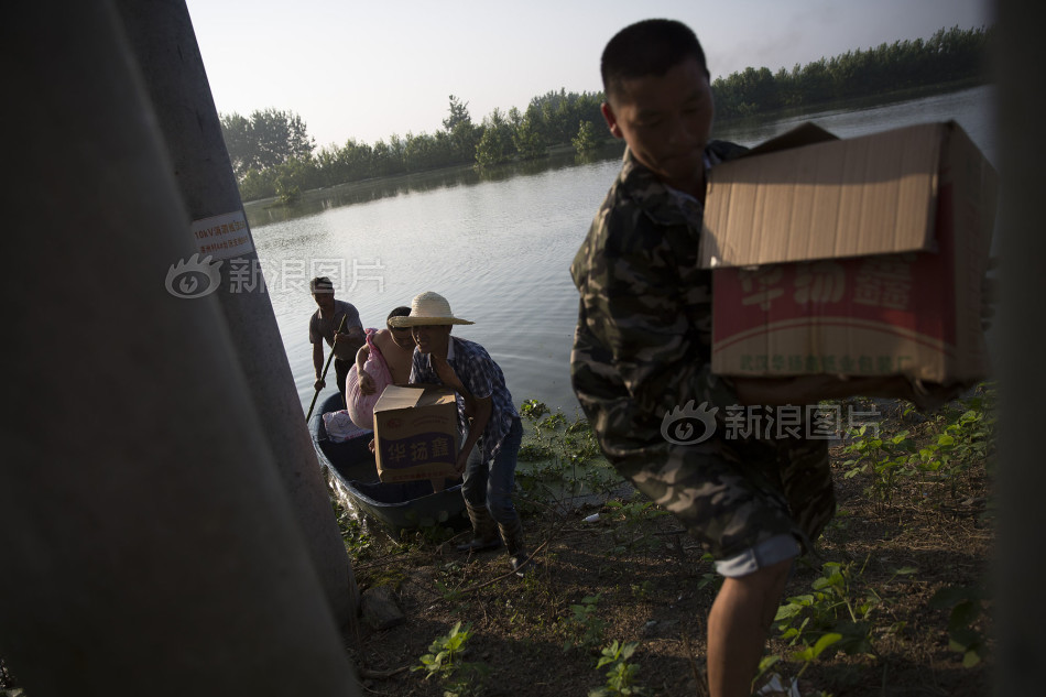 少妇被黑人到高潮喷出白浆武则天