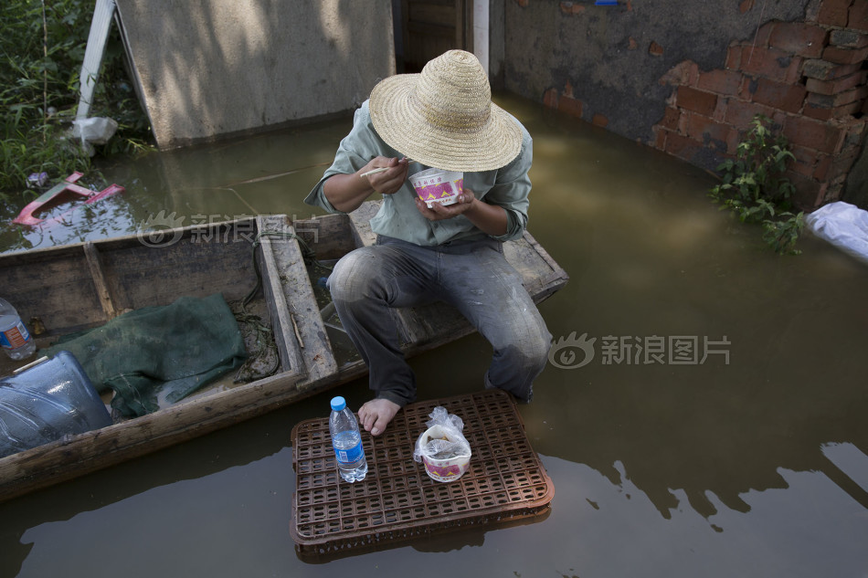 女人扒开腿秘 打扑克动漫原神