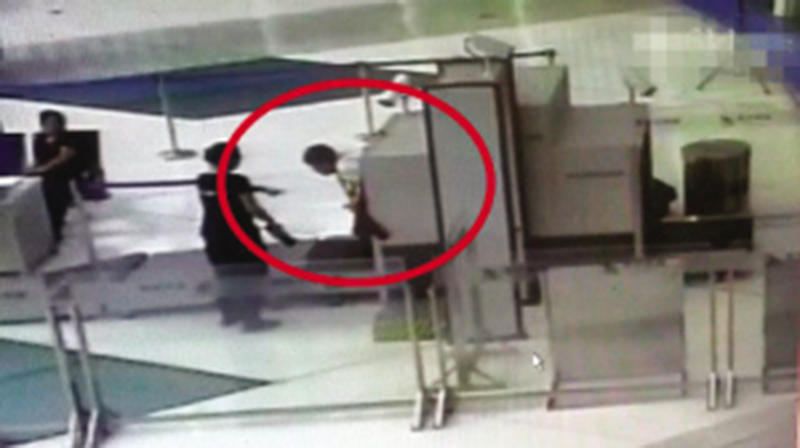 班长露出 强行被男生