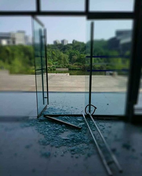女澡堂偷拍一区二区