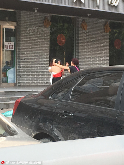 老太太肥逼