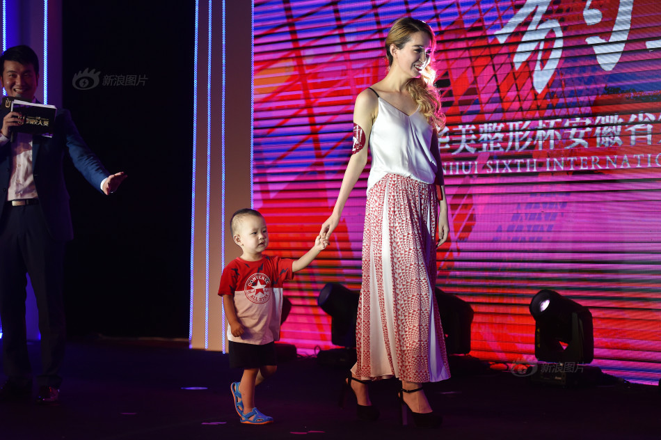欧美短发美女