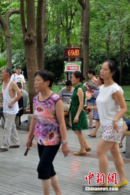 馮提莫與乾爹外流影片