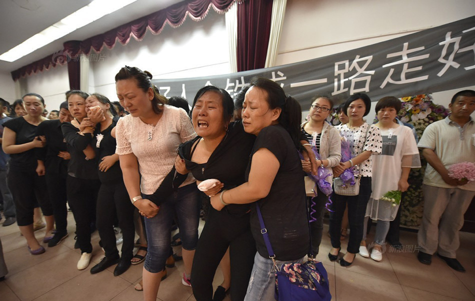 人妻熟女一二三区夜夜爱av