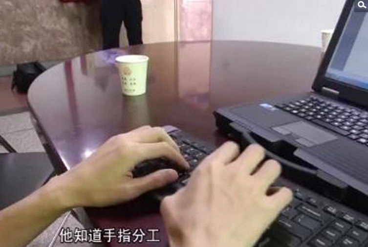 偷拍中国美女乳房