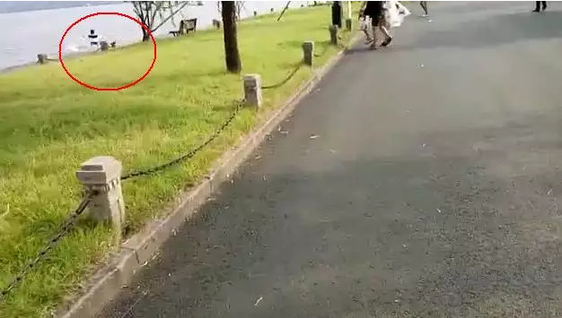 三上悠亚在浴室和学生在线