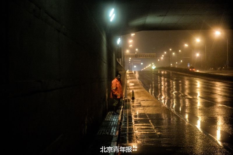 总裁硕大挺进她的紧窄小肉动漫