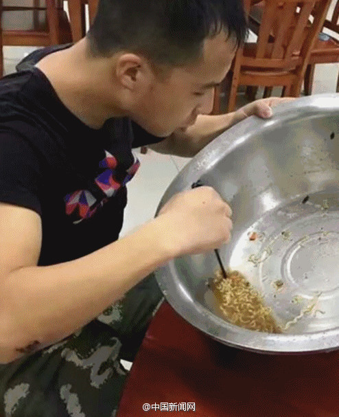 校花扒开 让我   真人