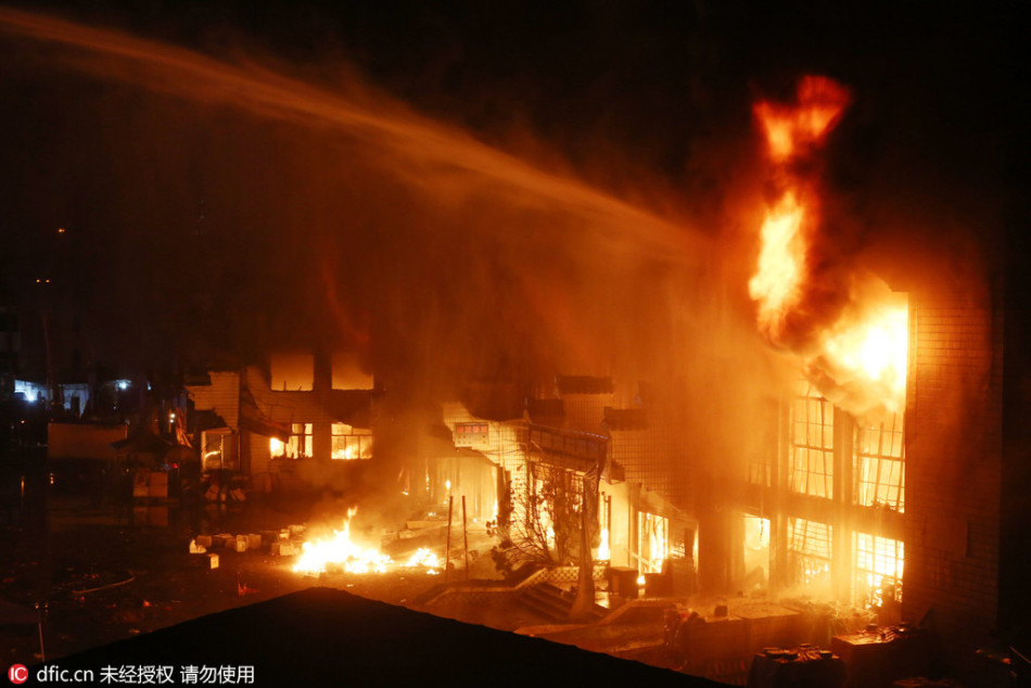 亲嘴泡妞色情