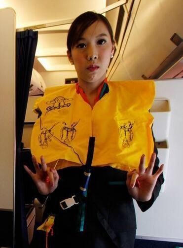 撕开老师胸罩吃她大乳