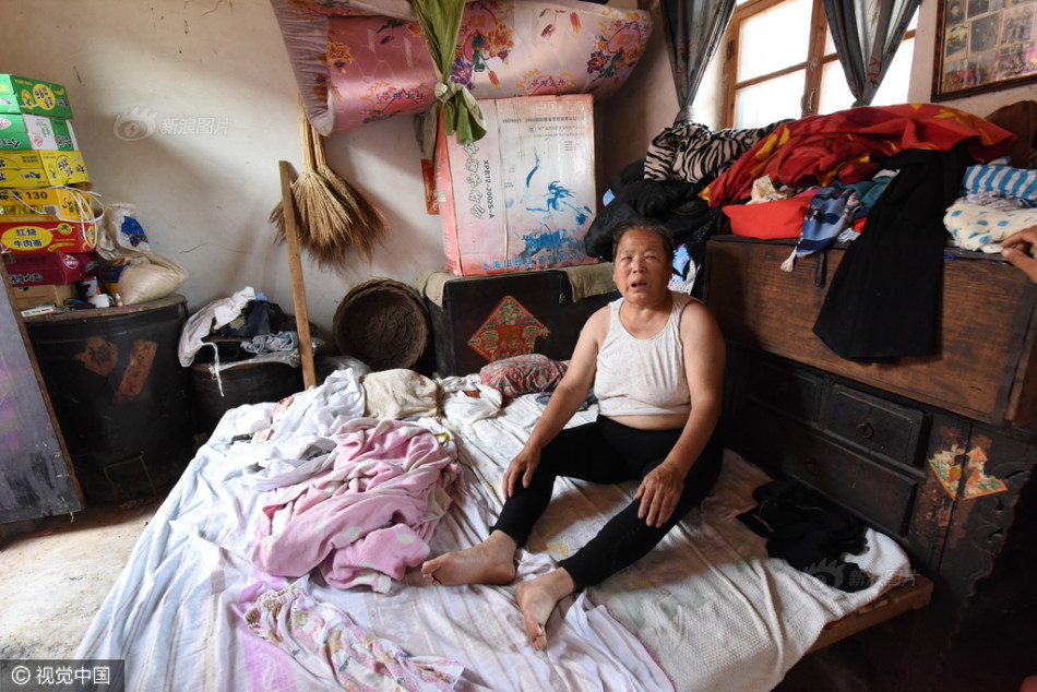 中國人大奶妹揉胸自拍