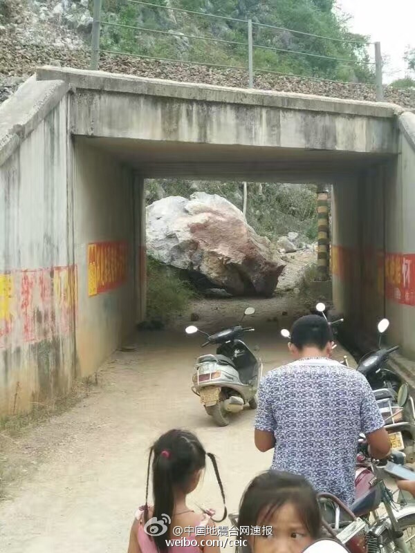 小s货张开腿让我c烂你的sb