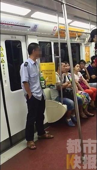 停电了被男同桌狂揉我奶胸