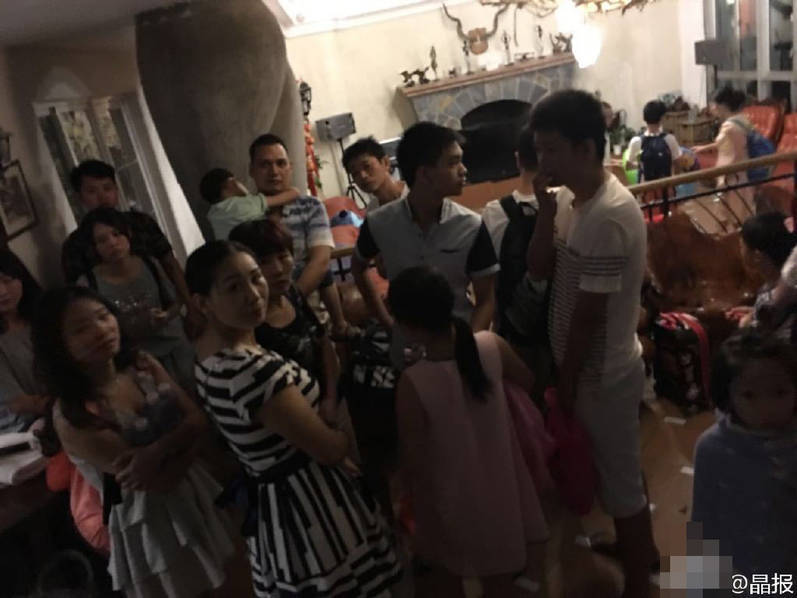 什么都不穿的欧美美女搞黄色网站