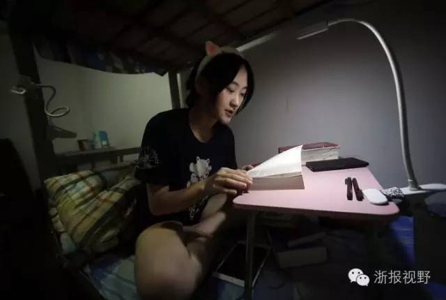 性按摩师满足少妇