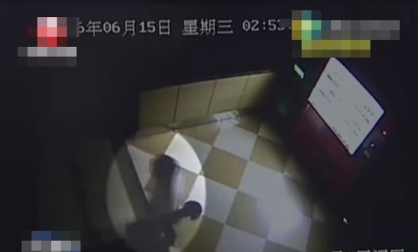 白丝女仆疯狂 喷水自慰爽作文
