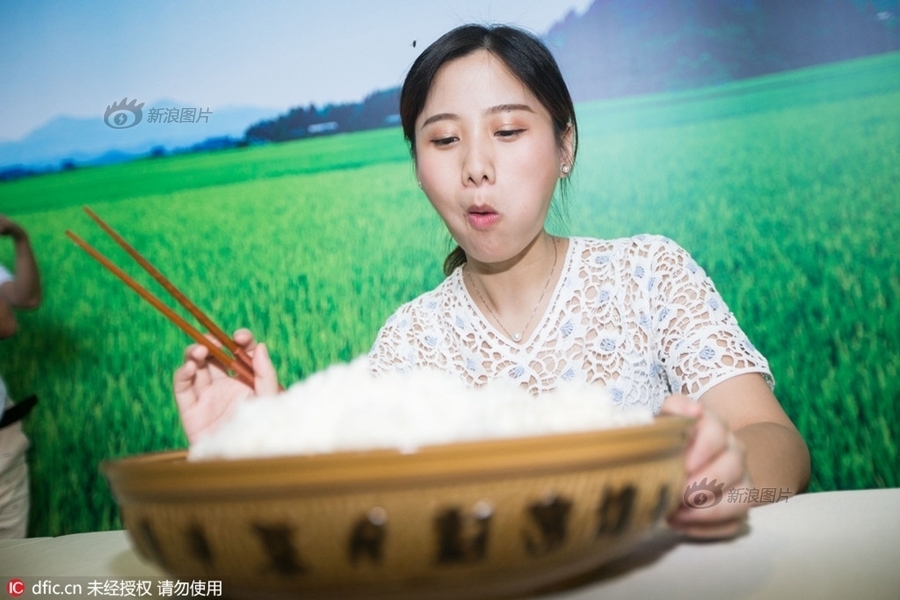 女仆 打屁股 和 鞭打