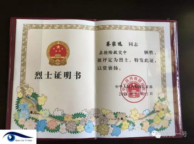 双乳被一左一右吃着的动态图