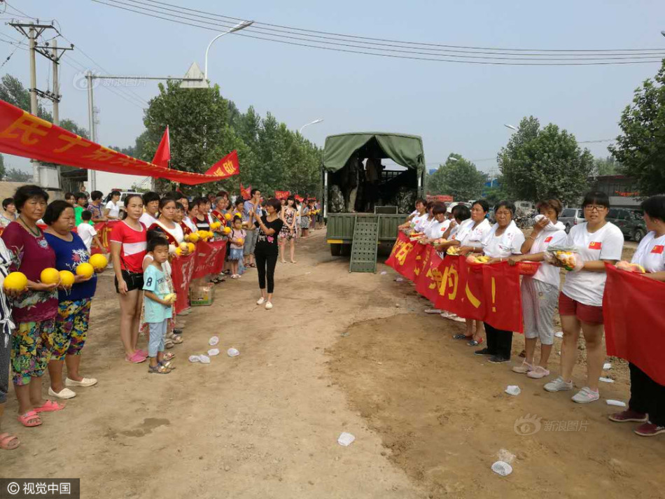 扒开 让老师的 进去视频