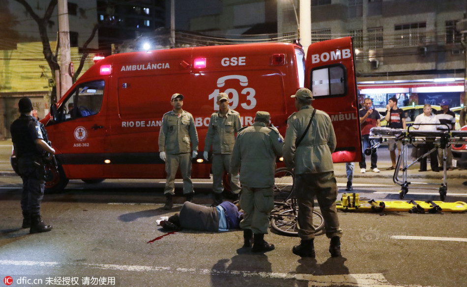 女人被扒开腿做爽爽爽A片秀色