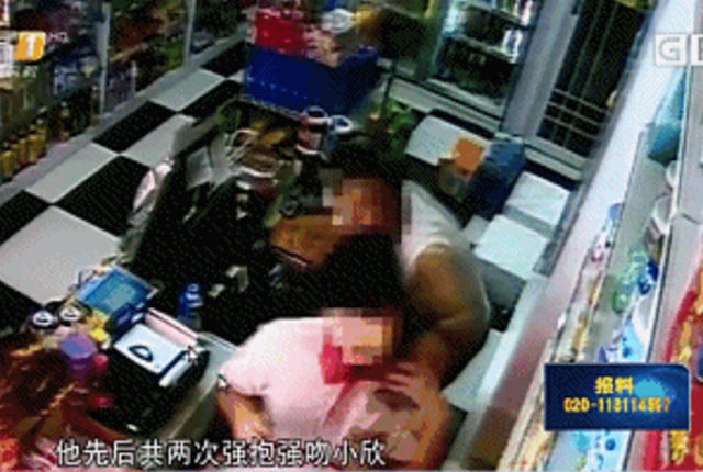 一个吃奶一个添下边18禁