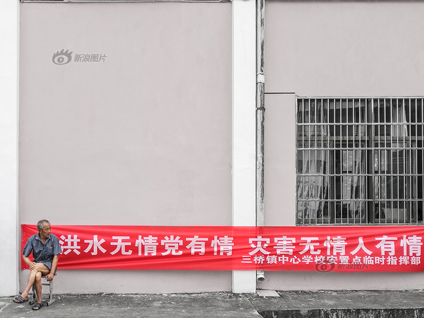 扒开裙子美女 狂揉 动漫