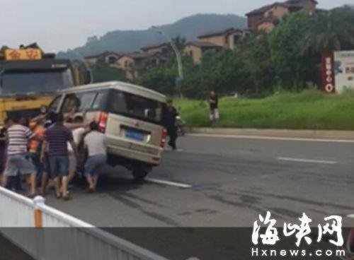 性按摩师满足少妇