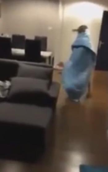 偷拍美女裙底私密视频