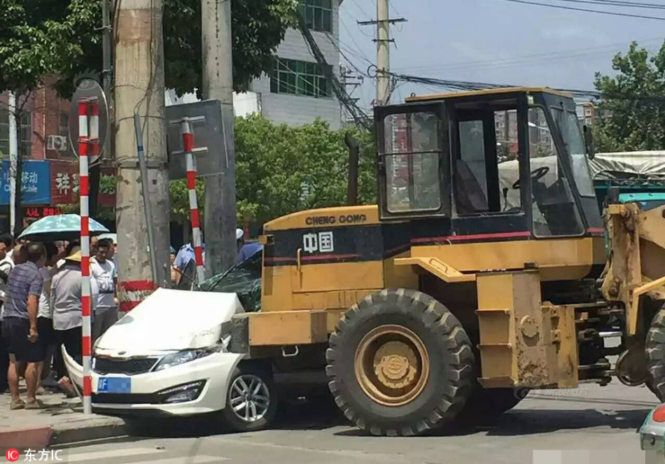 辣模裸泳