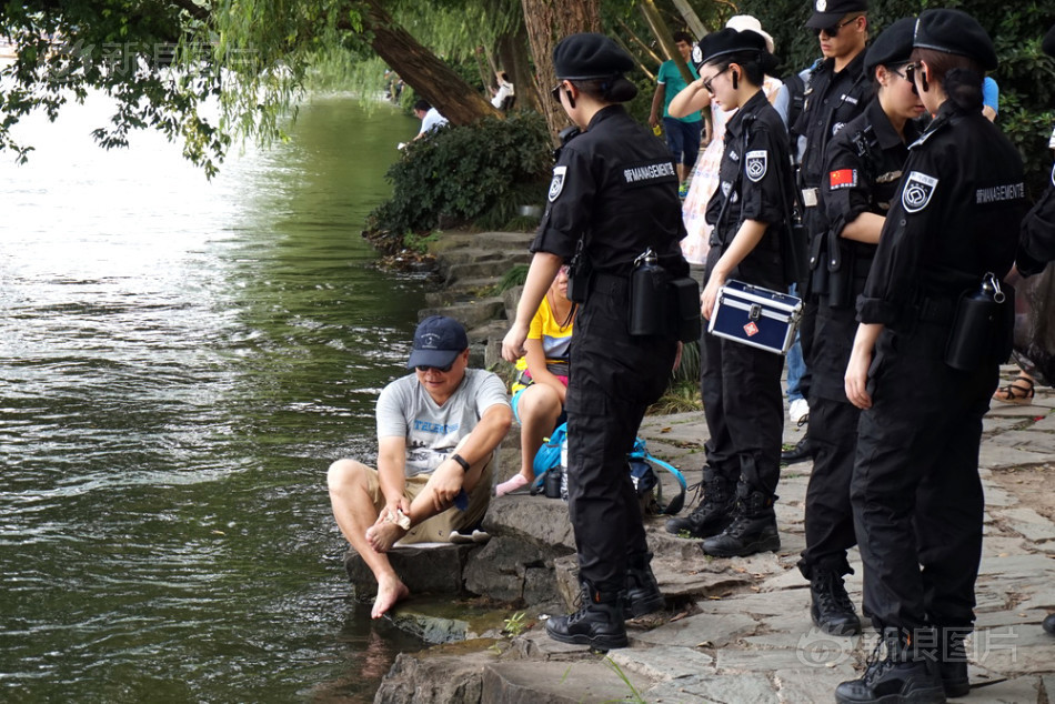 国产偷窥盗拍丰满老女人