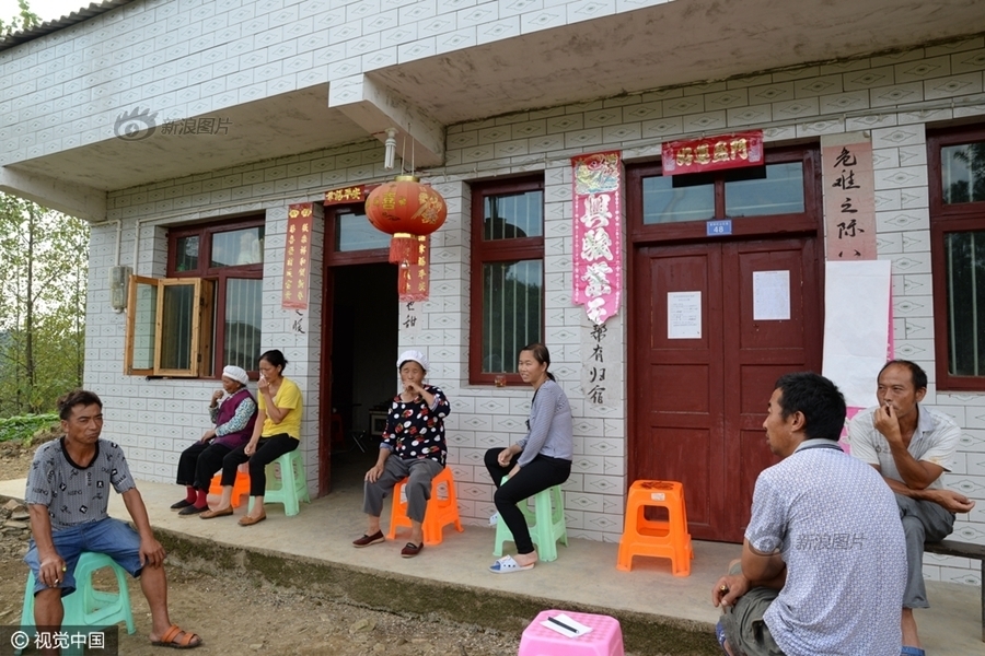 CF手游孙尚香坐钢筋免费观看