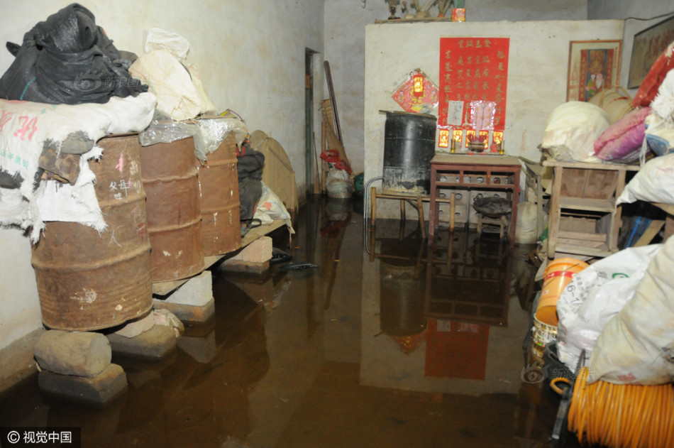 张筱雨大胆张开荫道口