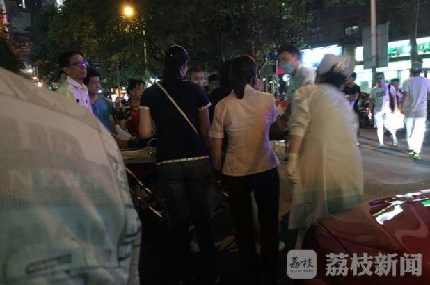 男女性爱吮乳视频