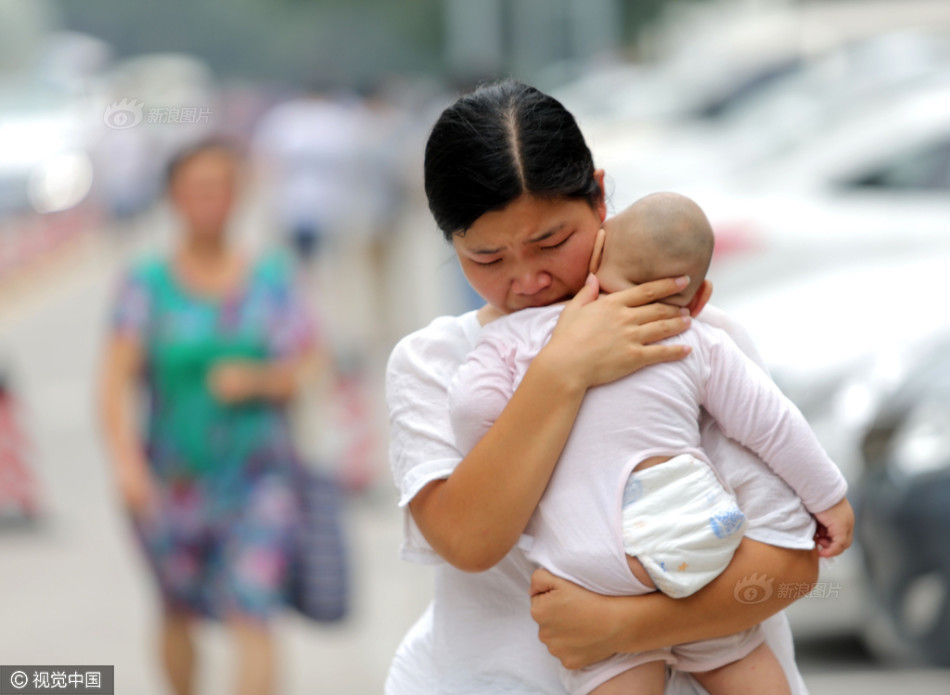 香港学校偷拍女生裙底视频