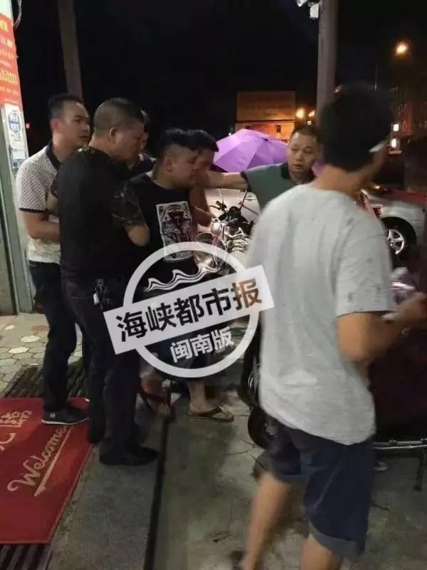 处女第一次交三级黄色片
