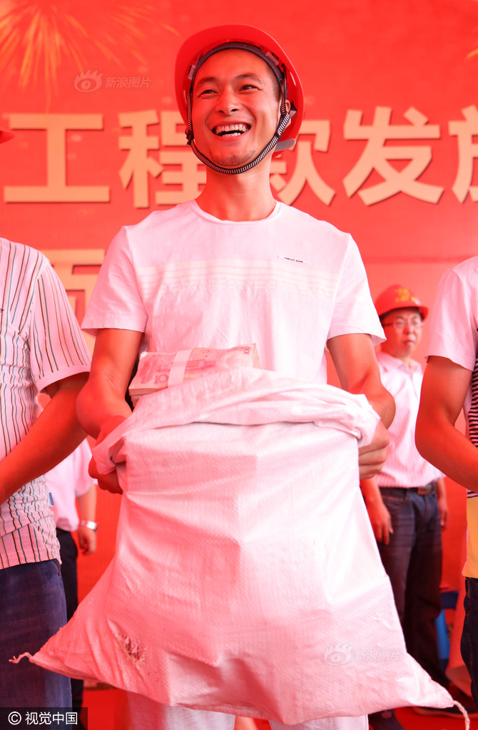 美女大屄多毛Hd