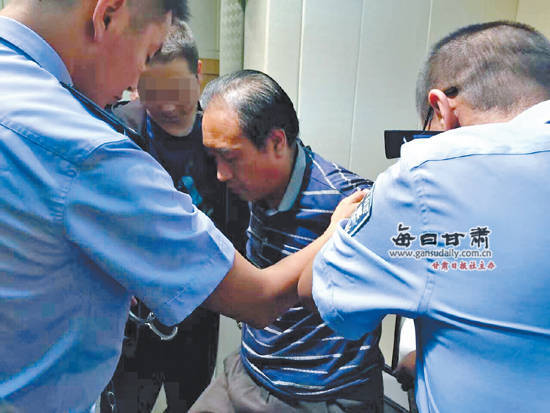 甘肃奸杀11人“狂魔”被抓现场