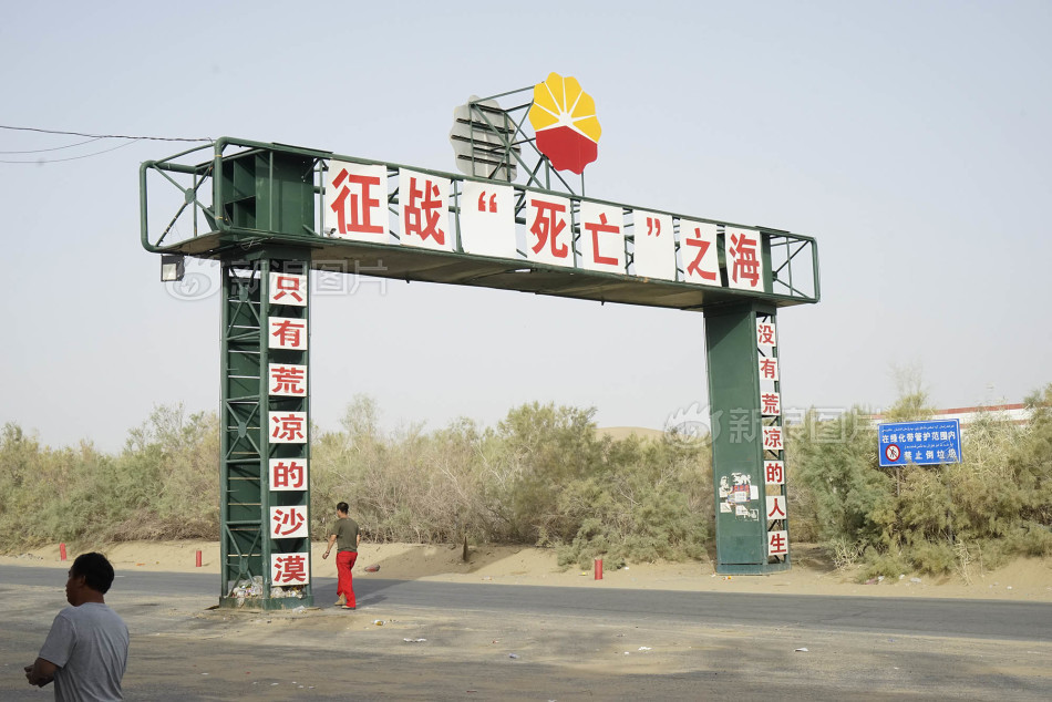 男同桌玩我奶头我j扒我内衣内裤