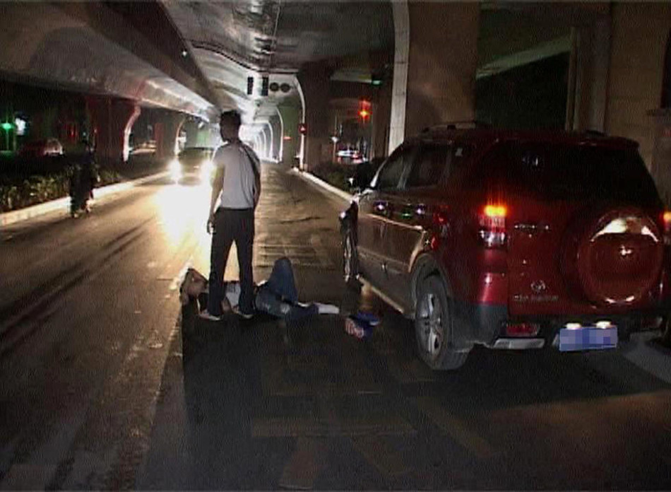 与亲女洗澡时伦了2次