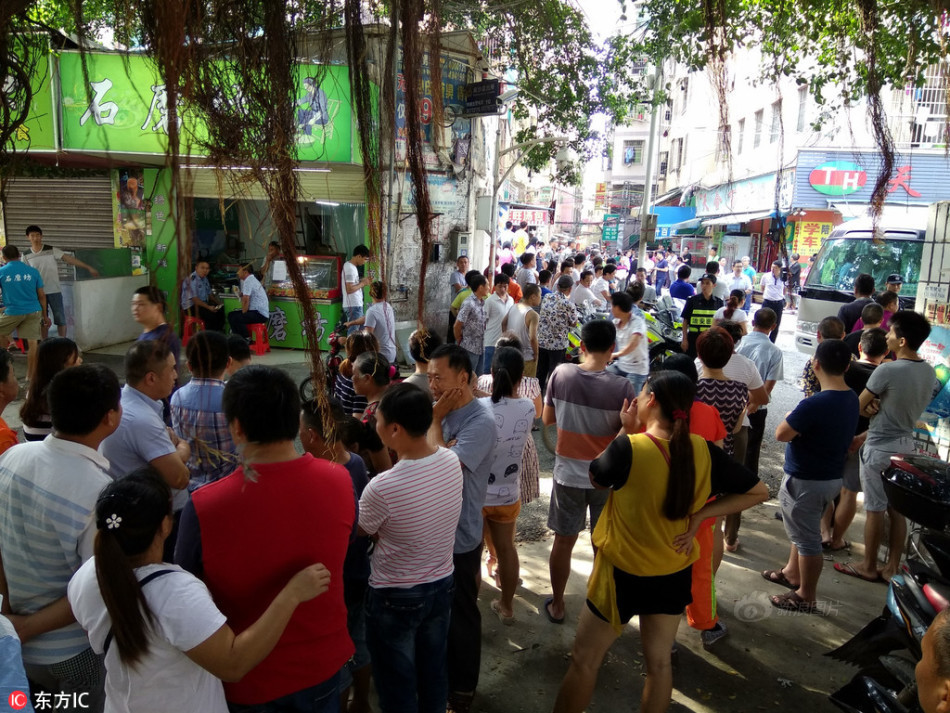莫妮卡在厨房被c高潮部分