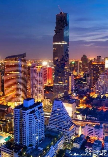 白丝校花 的隐私秘 撒尿
