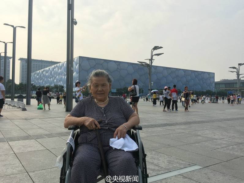 白丝校花 扒开美腿甜美