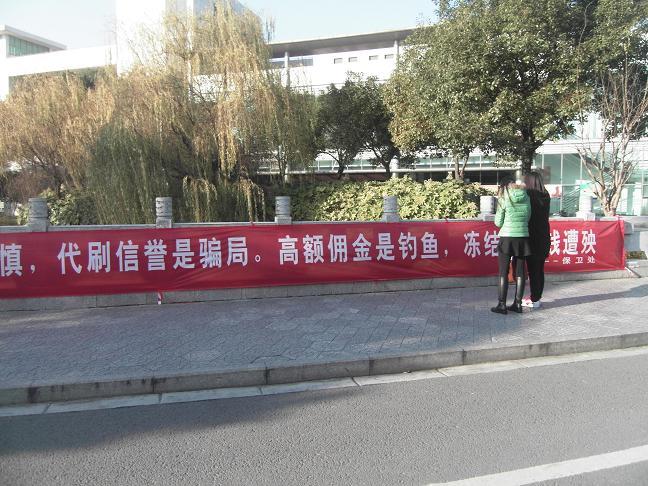 张柏芝两腿玉门打开