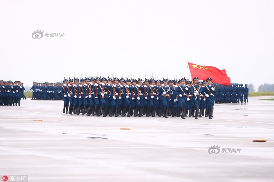 白袜少年被绑脱裤玩j的背景故事