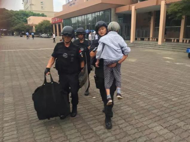 少妇推油后内谢69XX