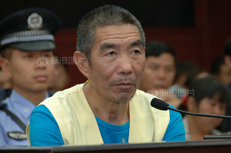 女主把尿口扒开让男主钻进去