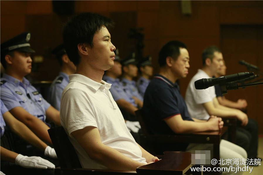 胸前两个球球图片曝光
