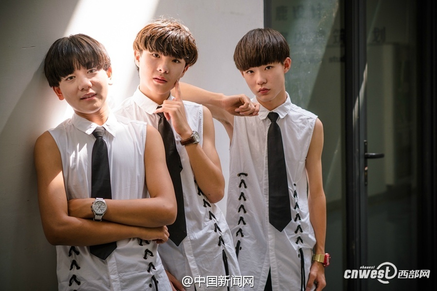18Gay男志69偷拍洗澡